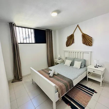 Cristianos 1-bedroom Apartment, Swimming Pool Apartman Los Cristianos