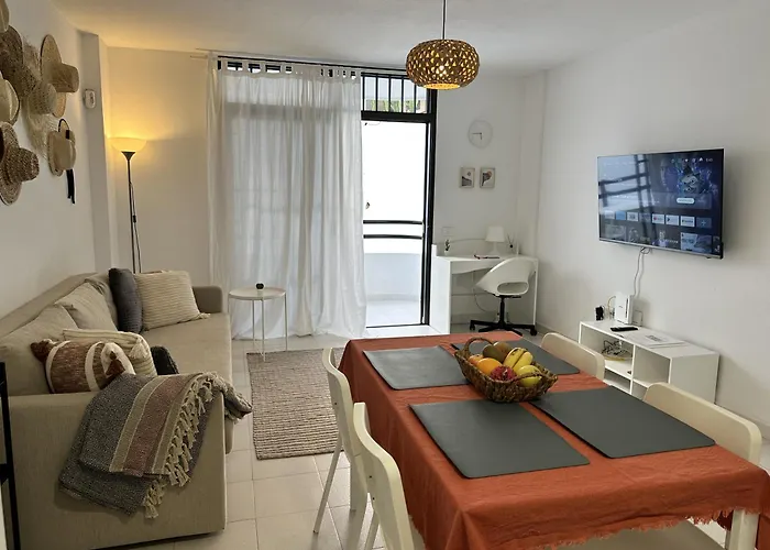 Apartmán Cristianos 1-bedroom Apartment, Swimming Pool *